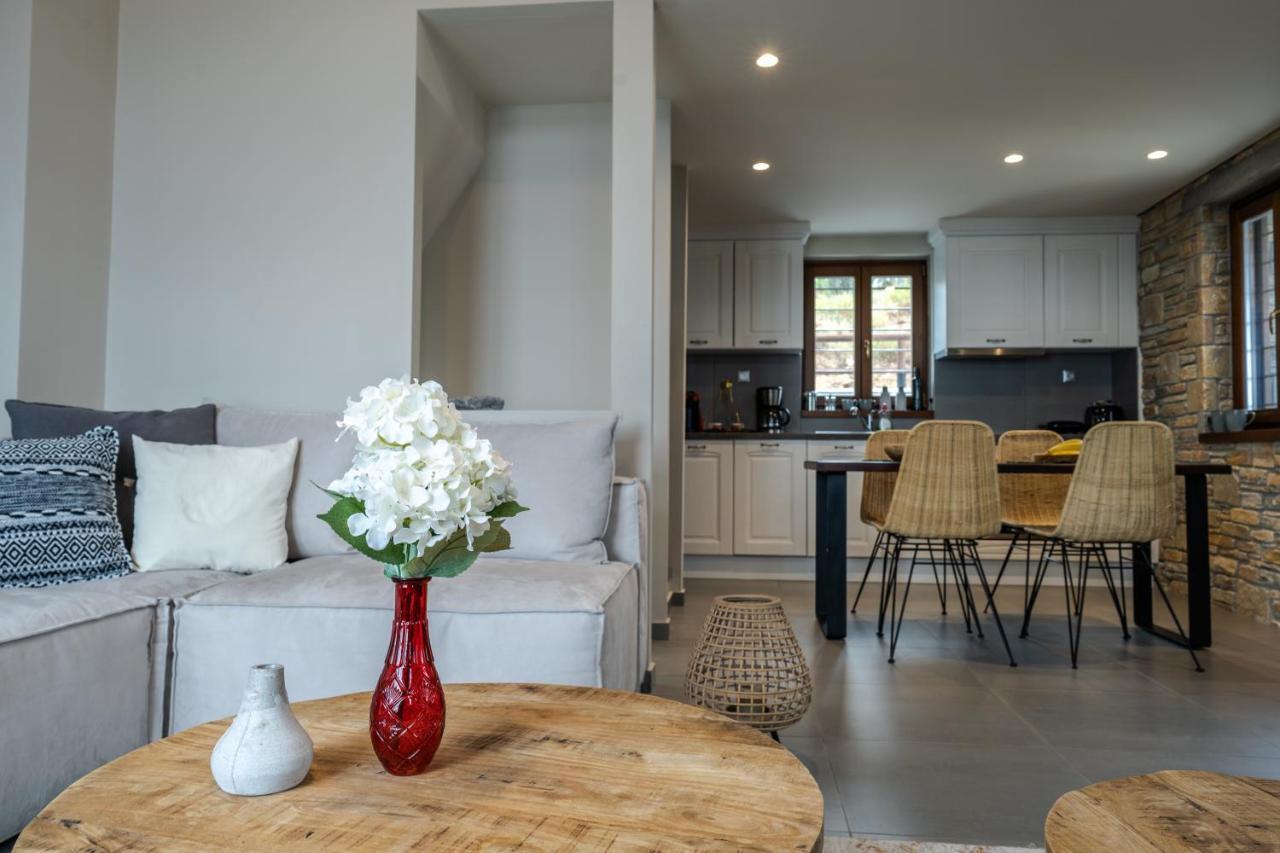 Gems Of Pinakates Villa